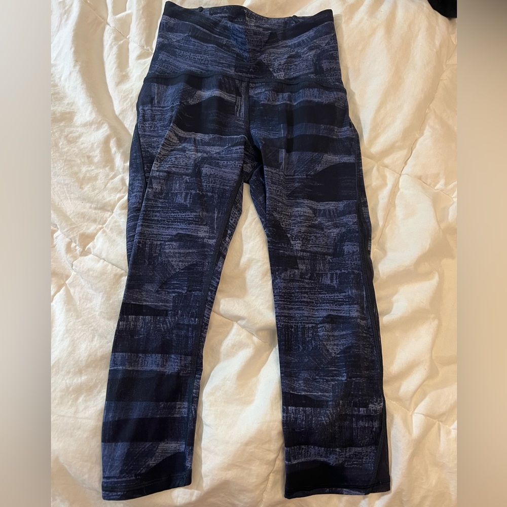 LULULEMON CAPRI LEGGINGS SIZE 2